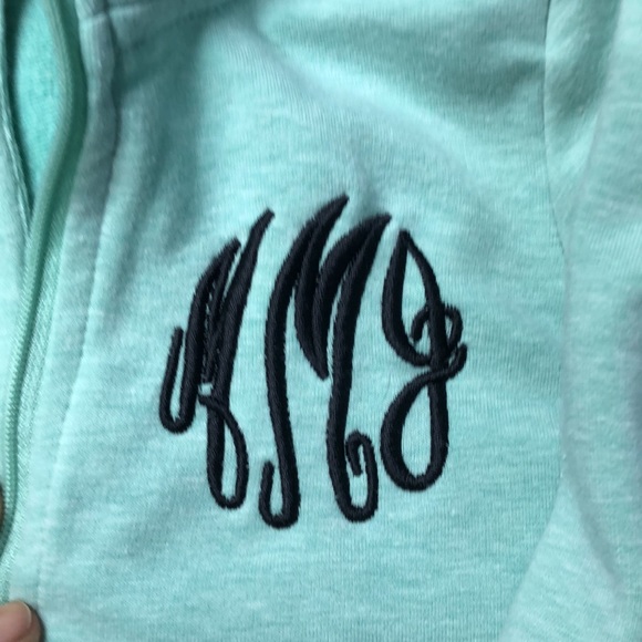 Bundle of 3 sweatshirts size 2 T - Picture 4 of 9